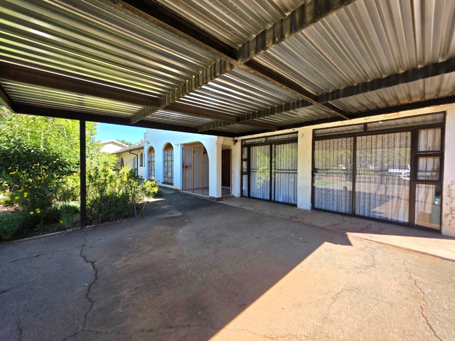 11 Bedroom Property for Sale in Universitas Free State